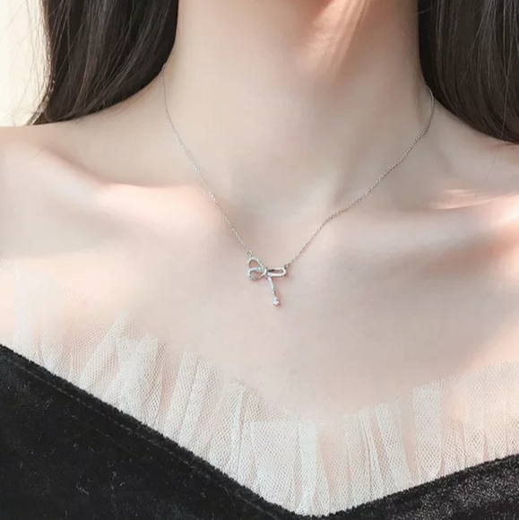 NEW 925 STERLING SILVER PLATED BOW NECKLACE - Picture 2 of 5
